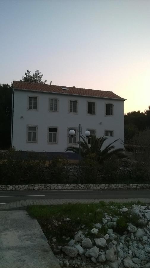 לינה וארוחת בוקר ולי ראט Amarcord Skola מראה חיצוני תמונה